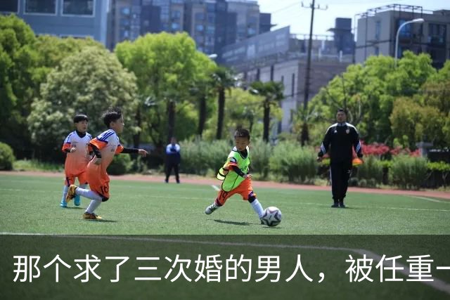 那个求了三次婚的男人，被任重一条二胎微博重新想起了
